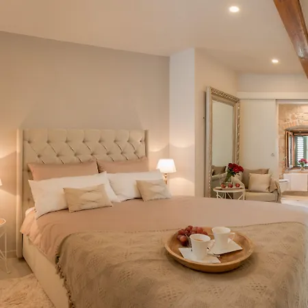 Jupiter Lux Rooms-3